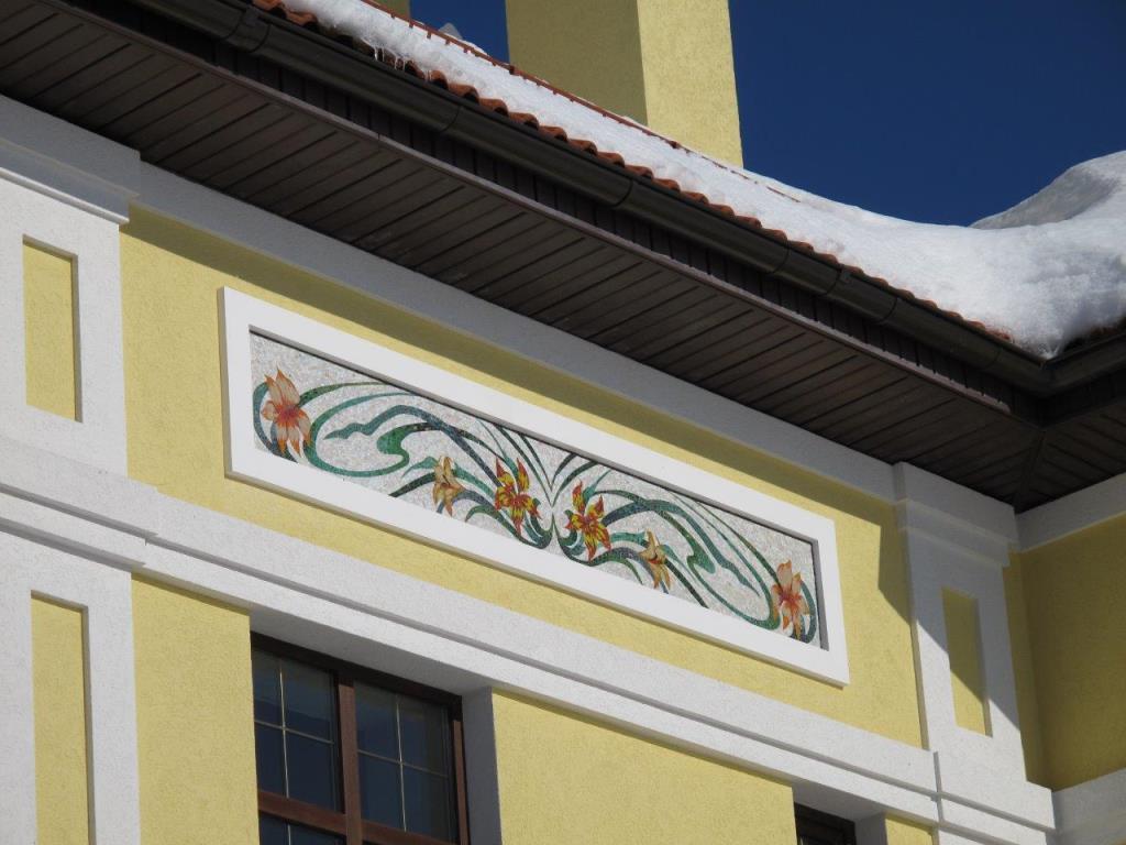 Фриз на фасаде дома - фото