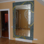 Орнамент вокруг зеркала, художественная техника исполнения из мозаики. Передача - Чистая работа.