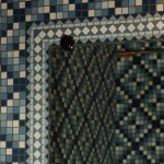 Панно для интерьера ванной комнаты из мозаики.