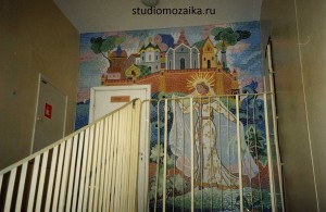 Мозаичная сказка в интерьере лестничного марша в Детском садике.