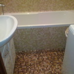 Ванная комната в интерьере частного дома из плитки мозаика стеклянная.