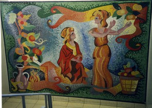 Художественная картина из мозаики в интерьере Школы.