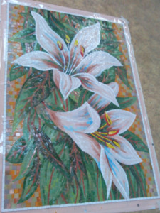 Мозаичная композиция -Цветы, художественная техника исполнения из стеклянной плитки мозаика.