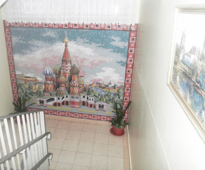 Архитектурная композиция из мозаики в интерьере Детского сада.