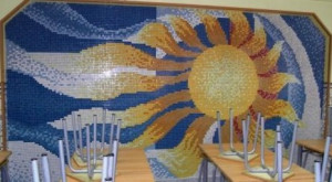 Матричное панно из мозаики в интерьере школы.