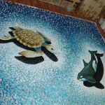 Художественное панно из мозаики для интерьера бассейна.